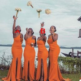 2022 Sexy árabe naranja vestidos de dama de honor largos para bodas un hombro de sirena para la sirena dividida barrido trenes con vestidos de honor elásticos satén