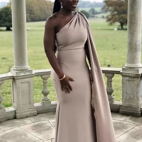 2022 Sexy Champagne Nude Sirène Robes De Demoiselle D'honneur Pour Les Mariages Avec Cape Africaine Une Épaule Plus La Taille Partie Balayage Train Demoiselle D'honneur Robes BC11760 B0714