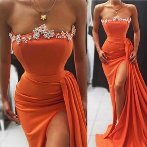 2022 Sexy oranje zeemeermin avondjurken dragen mouwloze strapless zijkant gesplitst zilveren kristallen kralen plus size speciale gelegenheid prom party jurken vestidos de novia