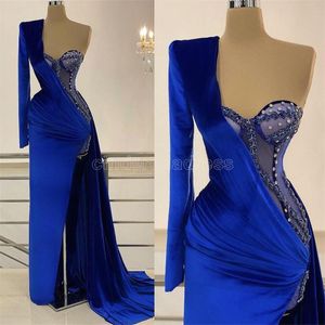 2022 Sexy Royal Blue Velvet Mermaid Prom Dresses Eén Schouder Side Split Kralen Avondjurk Custom Made Applicaties Ruffles Floor Length Celebrity Party Gown CG001