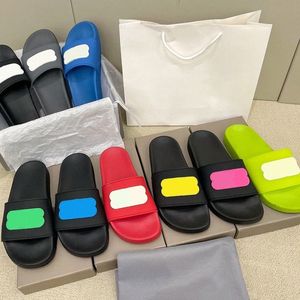 2022 Slippers Heren Dames slider slides Sandalen rubber of Designer platte zool slipper Piscine POOL SLIDE SANDAAL Zwart Rood 3D reliëf voor sliders w4Ss#