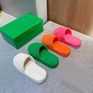 2022 pantoufles sandales femmes concepteur diapositives tissu caoutchouc fourrure coton semelle extérieure herbe vert épais bas pantoufle coin moelleux station éponge curseurs sandale