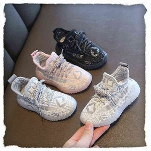 2022 primavera y otoño zapatos deportivos para niños nuevos zapatos para niños y niñas zapatos de red para niños pequeños y medianos suela blanda bebé G220517