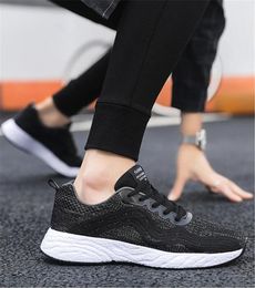 2022 primavera y otoño zapatos deportivos para correr al aire libre de moda para hombres transpirable todo-fósforo negro moda tamaño 39-44