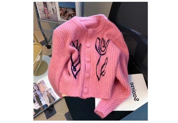 Printemps automne nouveau design femmes o-cou mignon couleur rose simple boutonnage tricoté broderie fleur pull cardigan manteau