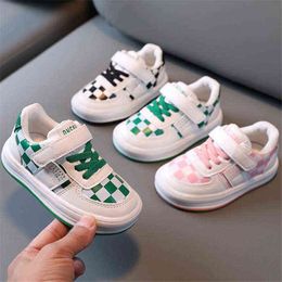 2022 Spring Kids Sports Shoes Sports Girls Boys Low Top Lace Sneakers Fashion Soft Sole sin deslizamiento zapatos casuales planos al aire libre G220517