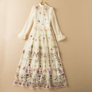 2022 Lente Lange Mouwen Stand Kraag Beige Tule Floral Embroidery Beelden Lange Maxi Jurk Elegante Casual Jurken 21D161110