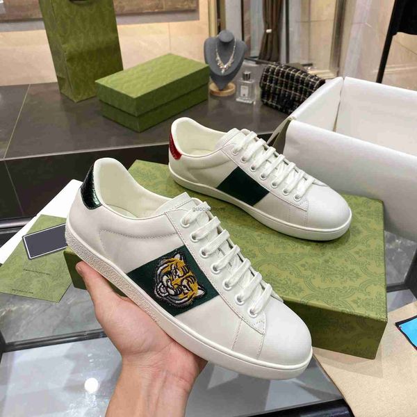 Italie Ace Sneaker Guccilish Chaussures Chaussure en cuir plat blanc Green Stripe Broidered Tiger Snake Couples Trainers Chaussures Taille