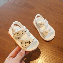 2022 Zomer kinderstrand schoenen meisjes schattige print sandalen zachte enige comfortabele baby peuter schoenen chaussures giet enfant formaat 16-20