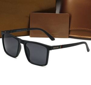 2022 Summer Ladies Luxury Designer Gafas de sol para mujer gradiente de gran tamaño Gafas de sol Marcos polarizados Caja de actitud Vintage con caja y estuche