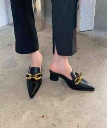 2022 Marque de luxe d'été Femmes Black High Heels Slippers Close Tone Block Talons Mules Designer Slip on Muis des liaisons Chaussures de fête8289998