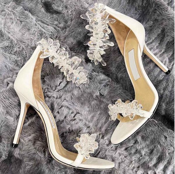 2022 Summer Luxury Maisel Pearl Adornado Sandalias Zapatos Lady Pumps Blanco Negro Strappy Perfect High Heels Party Wedding Gladiador Sandalias EU35-43