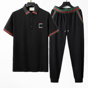 2022 Été Hommes Designer Survêtements Ensembles Hommes Lettre à rayures vertes rouges Imprimer Costumes de course T-shirt Pantalon à manches courtes Chemise de sport classique