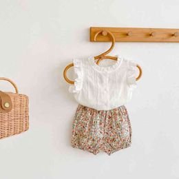 2022 Zomer Nieuw babymeisje Fly Sleeve kleren Set Fashion Girls Princess Ademende Vest + Bloemen shorts 2pcs Pak Infant Outfits G220509