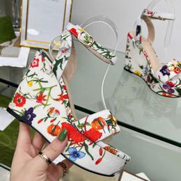 Sandales de créateurs de luxe les plus récentes chaussures pour femmes imprimé de mode boucle classique talon compensé avant sangle arrière chaussure pour femme avec boîte 10 cm à talons hauts sandale de grande taille 35-43