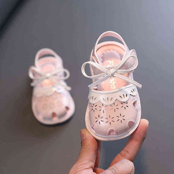 2022 Summer Princess Cubierto Toes Sandalias Nuevo 0-1y Girls Soft Lace Hollow PU Lindo Bebé Primero Walker Zapatos Arco Sólido Rosa Plano G220523