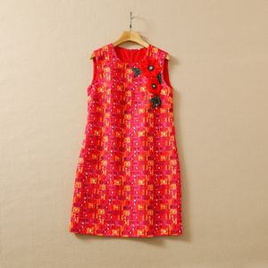 2022 Zomer mouwloze ronde nek Red Plaid Jacquard 3D Flower Borduurwerk Korte mini -jurk Elegante casual jurken 22Q042327