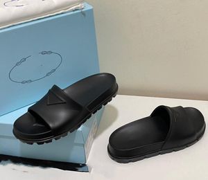 2022 Zapatillas de verano Pareja Chanclas Moda de playa Moldeo integrado Inodoro TPU Material de alta gama Más Sandalia