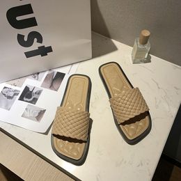 2022 Zomer slippers voor vrouwen Outdoor mode Simple Geweven multifunctionele gepersonaliseerde comfortabele antislip strand sandalen