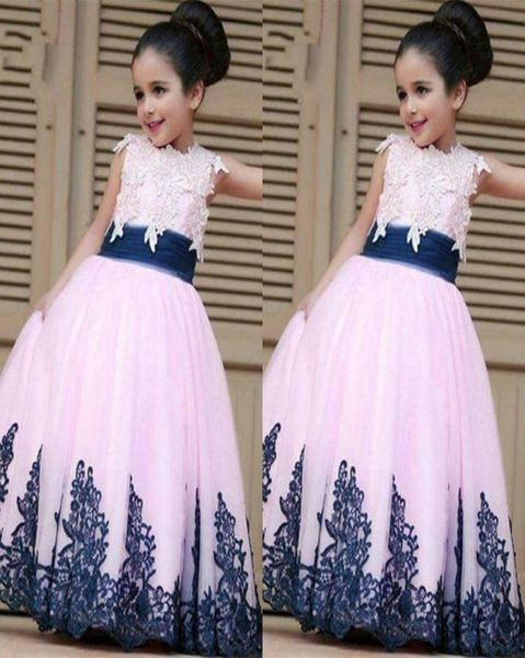 2022 Sweety Pink Navy Navy First Communion Robes Cap Sleeve Applique en dentelle pliée