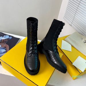 2022-les nouvelles bottes en forme de chaussettes pour femmes sont décorées de bottes Martin à la mode et de bottes chaudes à rayures