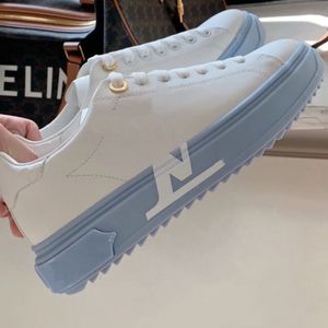 2024 Top Brand Designer Classic Fashion Fashion Womens Small White Shoes White Ladies Casual Sneakers Gentine Leather Mkjl0002