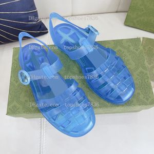 2022 Top Sandalias para hombres y mujeres de moda Cesta hueca hueca PVC Jalea Plataforma Anti resbalón Hebilla Slippers Luxury Show Party Caja de entrega de gran tamaño 35-45