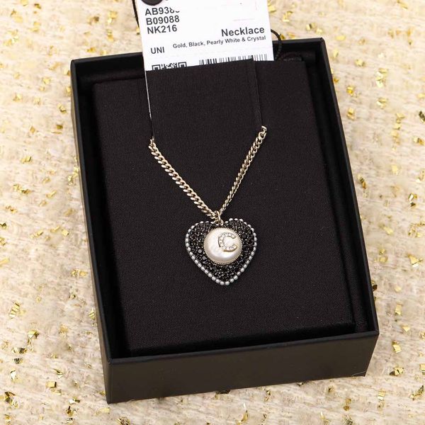 2022 Top quity Charm collier pendentif en forme de coeur avec diamant blanc et noir ont le timbre de la boîte PS7161A