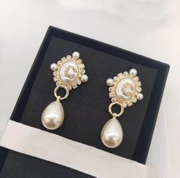 2022 Boucle d'oreille de forme ovale de charme de qualité supérieure avec perles de coquillages naturelles et diamant en plaqué or 18 carats pour femmes, bijoux de mariage, cadeau avec tampon de boîte PS7629