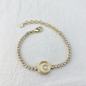 2022 Collier de pendentif à charme de qualité supérieure et bracelet avec diamant en 18 carats plaqué pour femmes bijoux de mariage ont un tampon P4199a