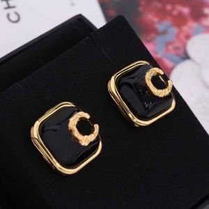 2022 Top de qualité charme carré boucle d'oreille à étalons avec design de couleur noire et 18 carats en or pour les femmes bijoux de mariage Bijoux ont B298B