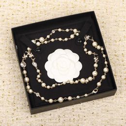 2022 Top qualité charme chandail longue chaîne pendentif collier avec diamant et cristal perles de coquillage nature pour les femmes cadeau de bijoux de mariage ont le timbre de la boîte PS7961