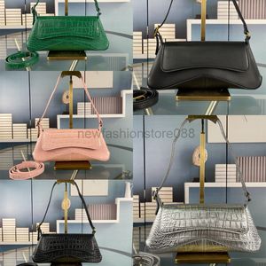 2022 Moda de alta calidad Bolsa de compras Exquisito Retro Mujeres casuales bolsos para el hombro Femenino de la cadena de color de cuero sólido para mujeres