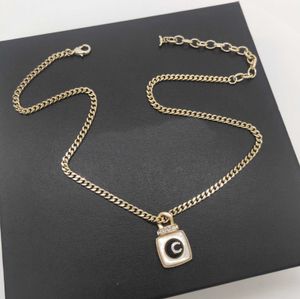 Collier pendentif à breloque de forme carrée de qualité supérieure avec boucle d'oreille en coquillage noir et blanc pour femmes, bijoux de mariage, cadeau avec tampon de boîte PS3849