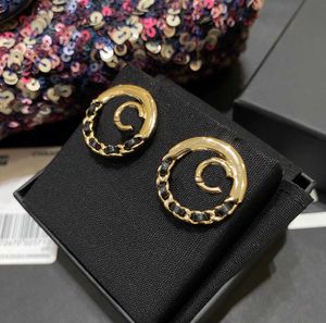2022 Charme de boucle d'oreille de qualité supérieure Dangle Petite forme ronde avec cuir véritable pour femmes cadeau de bijoux de mariage ont timbre de boîte PS7302