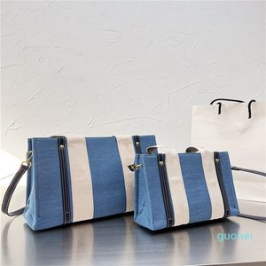 2022 draagtassen voor vrouwen zomer kleur blauwe vierkante handtas 2 maten coole tas met brief printen outdoor shopping portemonnee 20 30cm