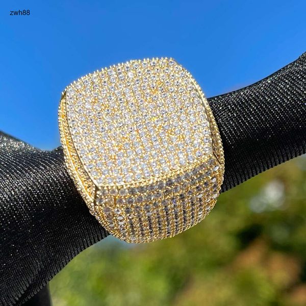 Anillo de campeón con hielo grande de tendencia para hombres, ajuste de clavija chapado en oro real, piedras cz de cobre, joyería de moda de hip hop