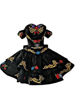 2022 Vinatge mexicain brodé bal Quinceanera robes courtes hors de l'épaule manches couches à lacets Satin Homecoming robe formelle Mini