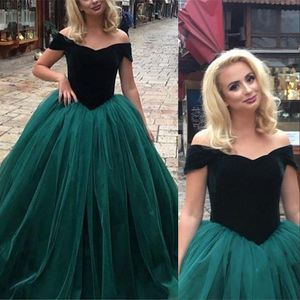 2022 Vintage Dark Green Fluwelen Bruidsmeisjes Jurken Baljurk Puffy Off Schouder Korte Mouwen Tule Vloer Lengte Party Bruiloft Gastenjurken Maid of Honor Dress