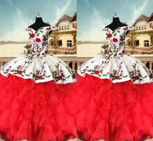 2022 Vintage Geborduurde Quinceanera Jurken Baljurk van de Schouder Ruffles Organza Satijn Sweet 16 Girls Prom Pageant Jurk BES121