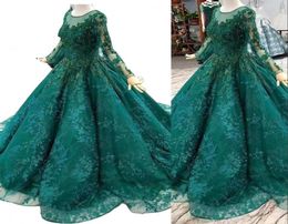 2022 Vintage Emerald Green Ball Robe Quinceanera Robes avec manches longues Perles en cristal en dentelle complète Robes de fête en soirée CU1956493