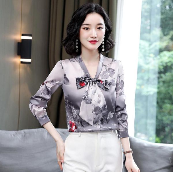 2022 Vintage Fashion Bow Silk Shirt à manches longues Femmes Retro Floral Blouses Casual Lady Office Bouton Shirts Spring A1244195