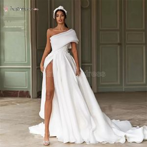 2022 robes de mariée Vintage haut-split grand arc appliqué une ligne plage une épaule robe de mariée sur mesure en satin froncé longues Robes De Mari￩e