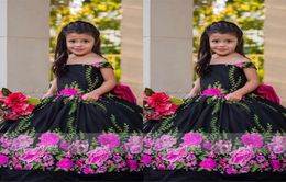 2022 Vintage Filles Mexicaines Pageant Robes Floral Applique Hors Épaule Laceup Satin Fleur Fille Robe Pour Mariage Quinceanera Mi2545579