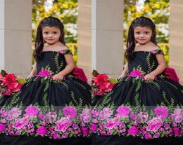 2022 Vintage Filles Mexicaines Pageant Robes Floral Applique Hors Épaule Laceup Satin Fleur Fille Robe Pour Mariage Quinceanera Mi7739783