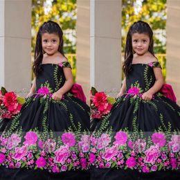 2022 Vintage Mexicaanse Meisjes Pageant Jurken Bloemen Applique Off Shoulder Lace-up Satijn Bloemenmeisje Jurk Voor Bruiloft Quinceanera Mi220h