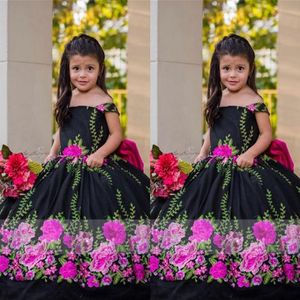 2022 Vintage Mexican Girls Pageant Robes Floral Applique Off épaule Lace-up Satin Flower Girl Dress Pour Mariage Quinceanera Mi220h