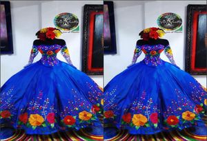 2022 Vintage Royal Blue Mexican Sweet 16 Robes Charro Fleur brodée Satin hors de l'épaule Quinceanera Robe Illusion Long 6096293