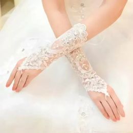 2022 Wedding Finger Less Lace Gloves Ladies Bloem Ivoorwit Zwart Bruidshandschoenen Girl Party Accessoires Hoogwaardige handgemaakte CPA226