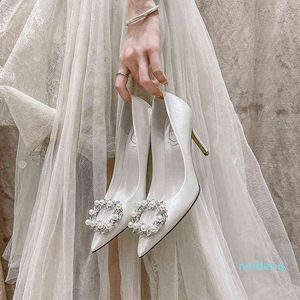 2022 zapatos de boda femeninos nuevos tacones altos blancos vestido de novia principal zapatos de novia Rhinestone hebilla cuadrada vestido de dama de honor zapatos individuales